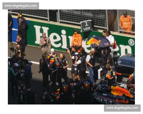F1 加拿大站看台突发冲突!维斯塔潘与拉塞尔车迷激烈对峙 F1 加拿大站看台突发冲突!维斯塔潘与拉塞尔车迷激烈对峙